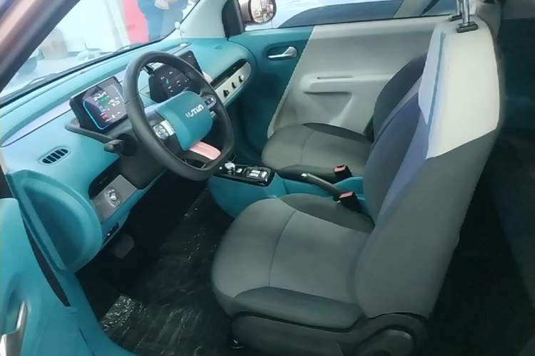 Used CHANGAN NEVO Lumin 2022 155 km – Refreshingly Sweet Edition Left Front Seat