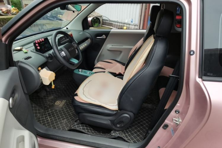 Used CHANGAN NEVO Lumin 2022 155 km – Refreshingly Sweet Edition Left Front Seat