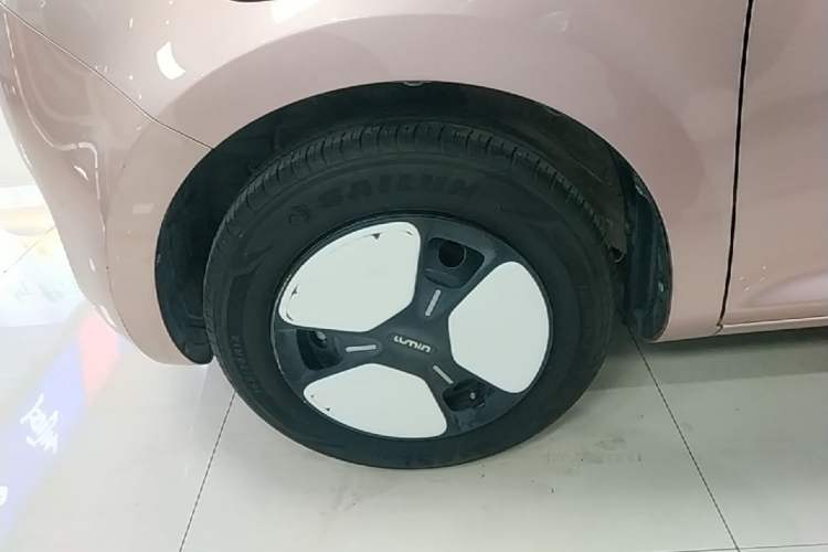 Used CHANGAN NEVO Lumin 2022 155 km – Refreshingly Sweet Edition Left Front Wheel Hub