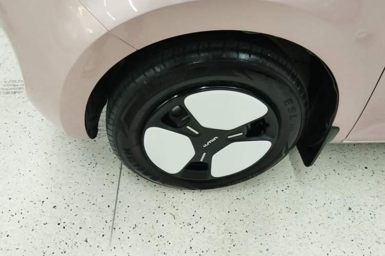 Used CHANGAN NEVO Lumin 2022 210km Sweet Edition Left Front Wheel Hub