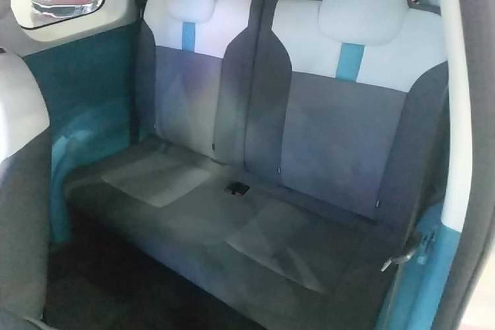Used CHANGAN NEVO Lumin 2022 155 km – Refreshingly Sweet Edition Left Rear Seat