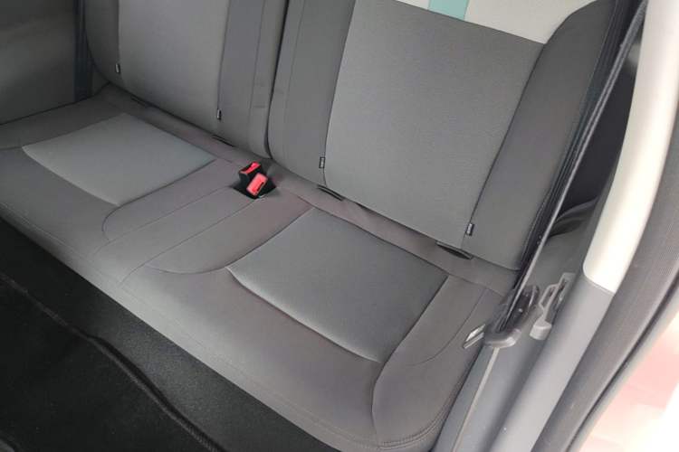 Used CHANGAN NEVO Lumin 2022 155 km – Refreshingly Sweet Edition Left Rear Seat