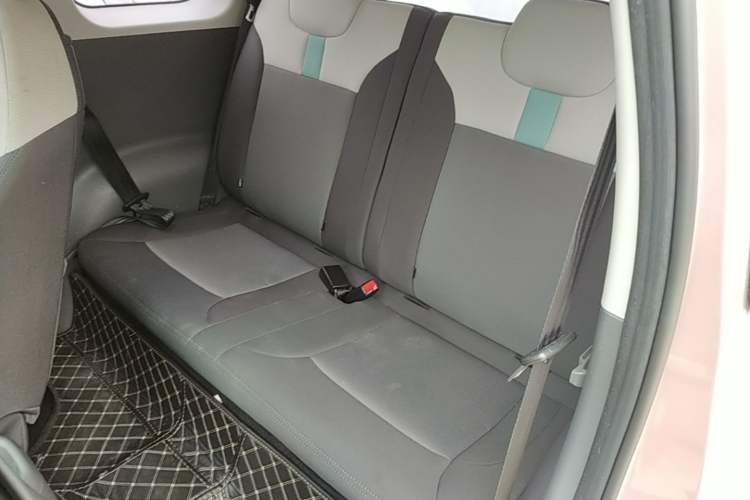 Used CHANGAN NEVO Lumin 2022 155 km – Refreshingly Sweet Edition Left Rear Seat