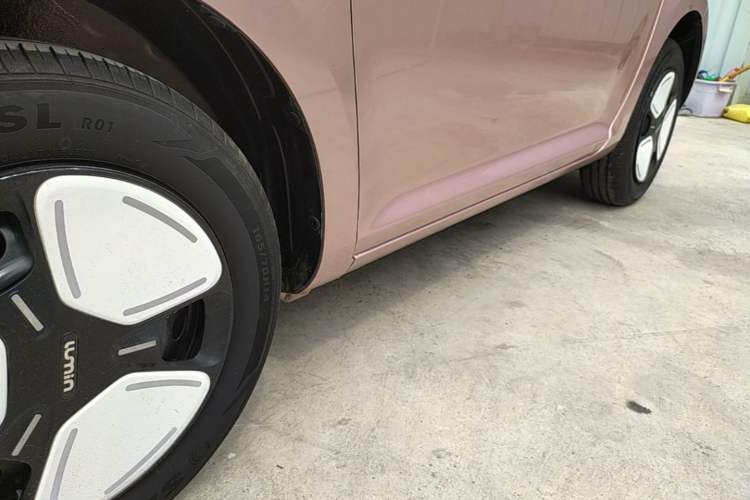 Used CHANGAN NEVO Lumin 2022 155 km – Refreshingly Sweet Edition Left Side Sill