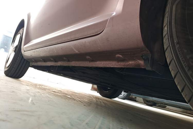Used CHANGAN NEVO Lumin 2022 155 km – Refreshingly Sweet Edition Left Side Sill