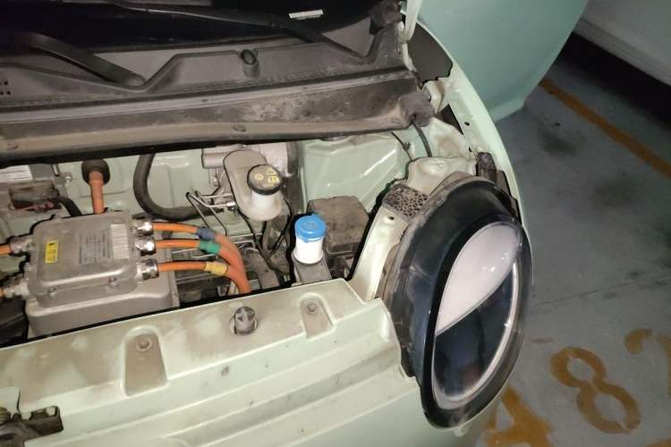 Used CHANGAN NEVO Lumin 2022 301km Honey-Sweet Version Engine Bay Left