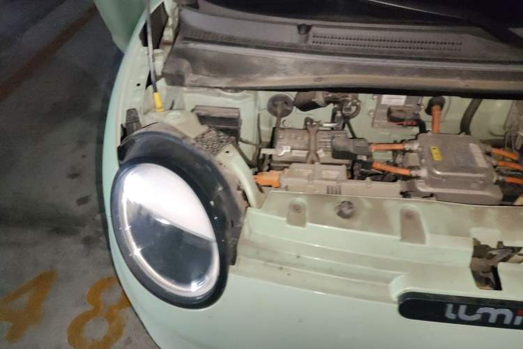Used CHANGAN NEVO Lumin 2022 301km Honey-Sweet Version Engine Bay Right
