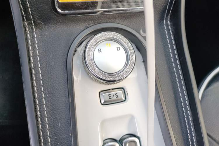 Used CHANGAN NEVO Lumin 2022 155 km – Refreshingly Sweet Edition Gear Lever