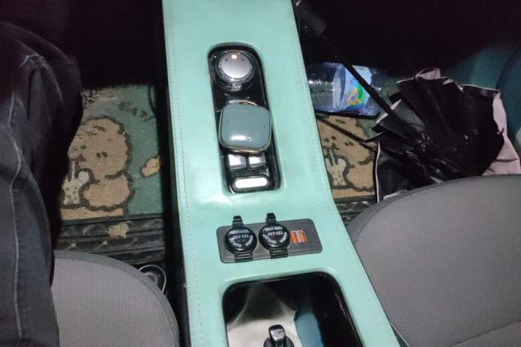 Used CHANGAN NEVO Lumin 2022 301km Honey-Sweet Version Gear Lever