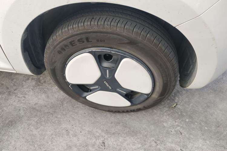 Used CHANGAN NEVO Lumin 2022 155 km – Refreshingly Sweet Edition Right Front Wheel Hub