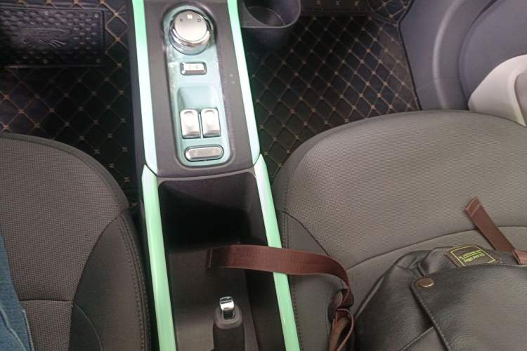 Used CHANGAN NEVO Lumin 2022 210km Sweet Edition Gear Lever