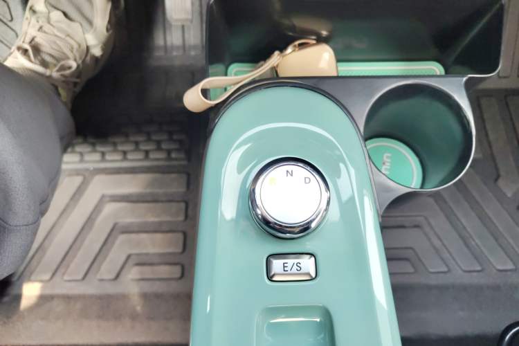 Used CHANGAN NEVO Lumin 2022 210km Sweet Edition Gear Lever