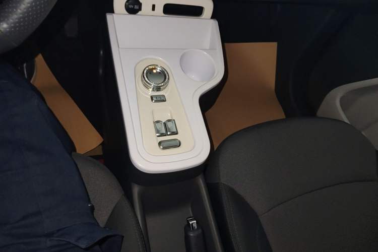Used CHANGAN NEVO Lumin 2022 210km Sweet Edition Gear Lever