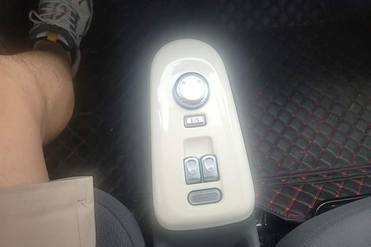 Used CHANGAN NEVO Lumin 2022 155 km – Refreshingly Sweet Edition Gear Lever