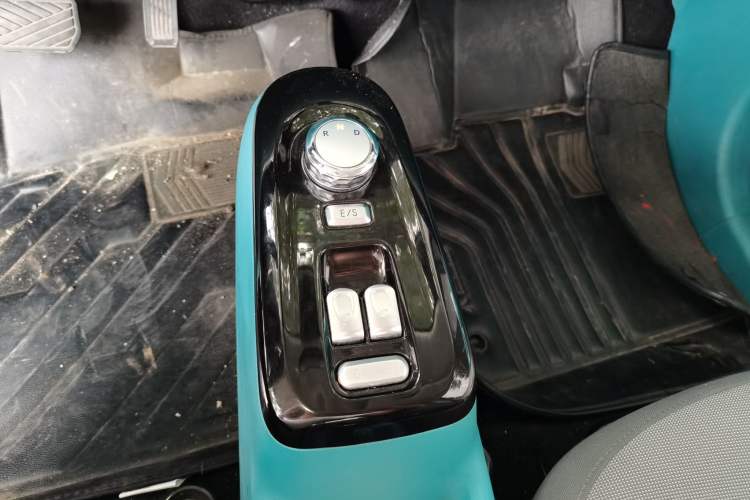 Used CHANGAN NEVO Lumin 2022 155 km – Refreshingly Sweet Edition Gear Lever