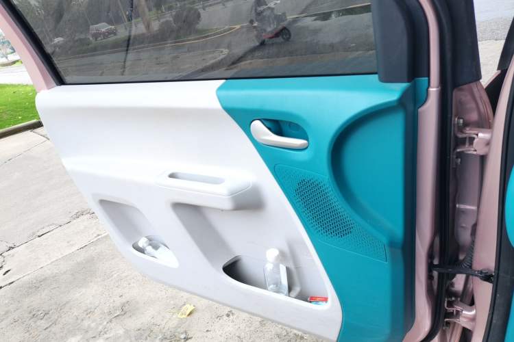 Used CHANGAN NEVO Lumin 2022 155 km – Refreshingly Sweet Edition Left Front Door Interior