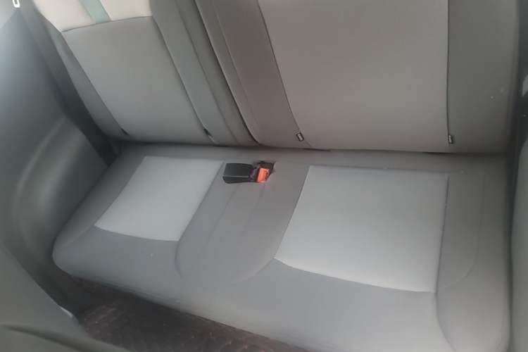 Used CHANGAN NEVO Lumin 2022 155 km – Refreshingly Sweet Edition Left Rear Seat