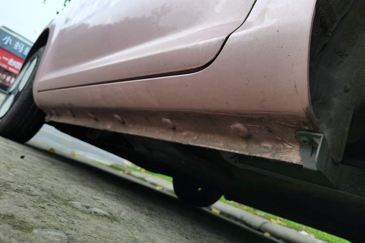Used CHANGAN NEVO Lumin 2022 155 km – Refreshingly Sweet Edition Left Side Sill