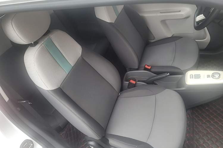 Used CHANGAN NEVO Lumin 2022 155 km – Refreshingly Sweet Edition Right Front Seat