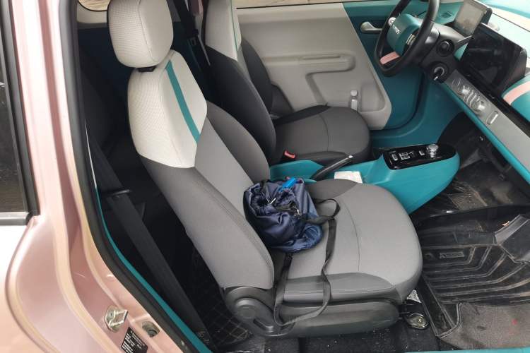 Used CHANGAN NEVO Lumin 2022 155 km – Refreshingly Sweet Edition Right Front Seat