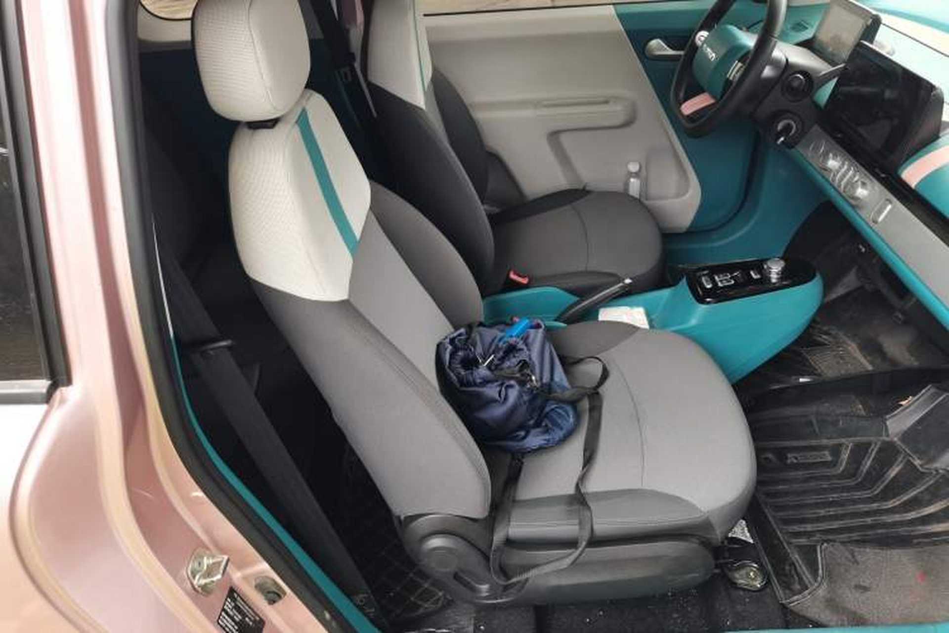 Used CHANGAN NEVO Lumin 2022 155 km – Refreshingly Sweet Edition Right Front Seat