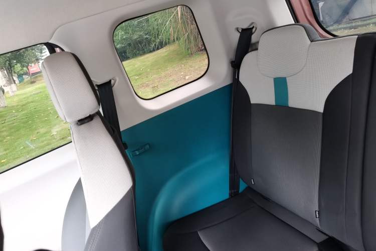 Used CHANGAN NEVO Lumin 2022 155 km – Refreshingly Sweet Edition Right Rear Door Interior
