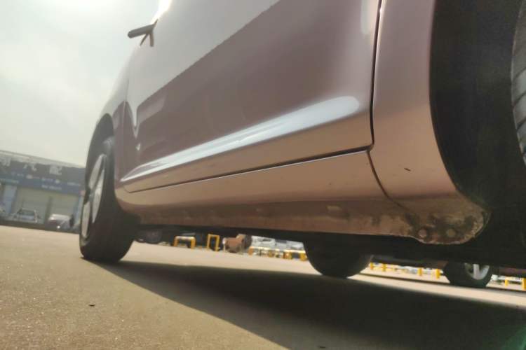 Used CHANGAN NEVO Lumin 2022 210km Sweet Edition Right Side Sill