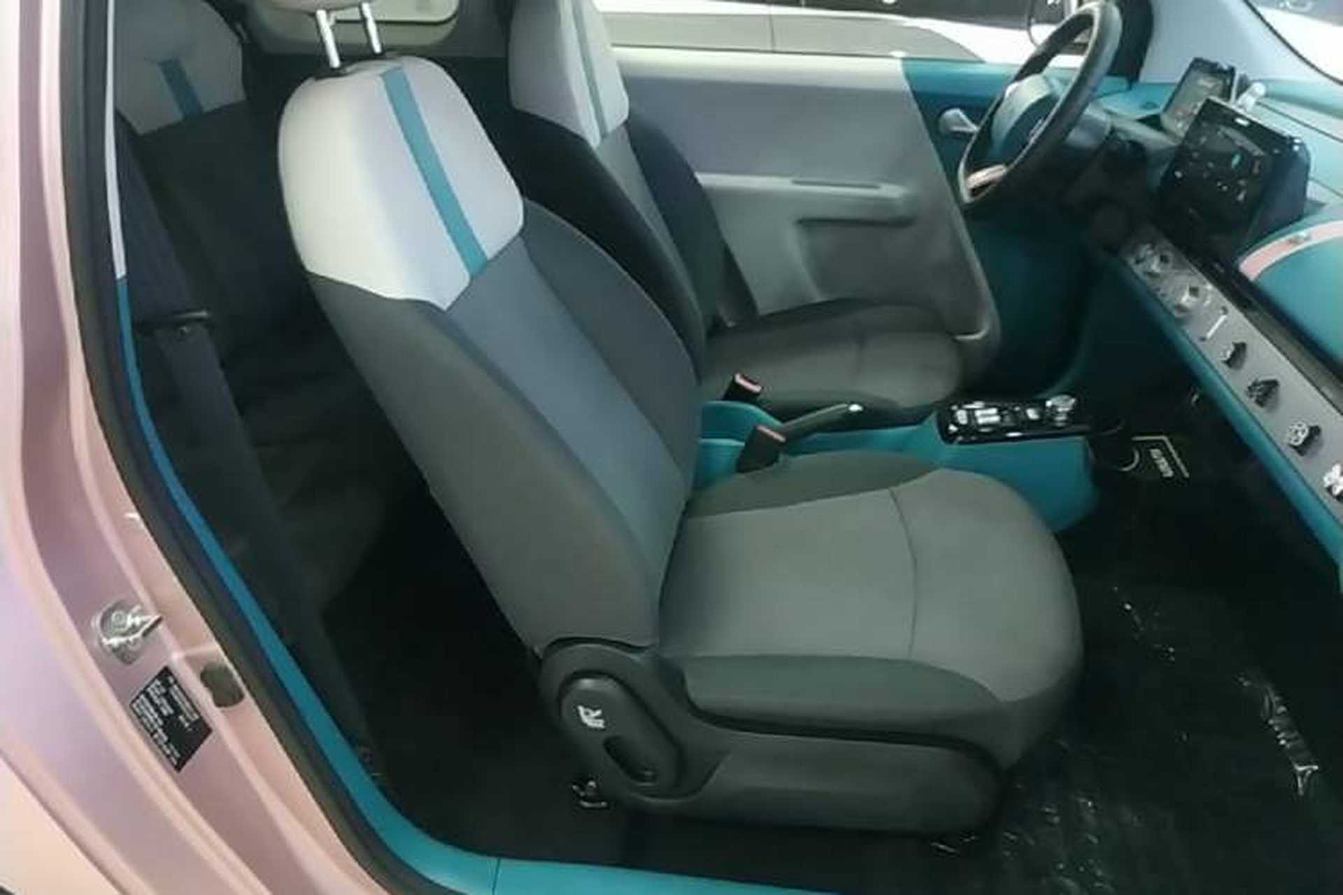 Used CHANGAN NEVO Lumin 2022 155 km – Refreshingly Sweet Edition Right Front Seat