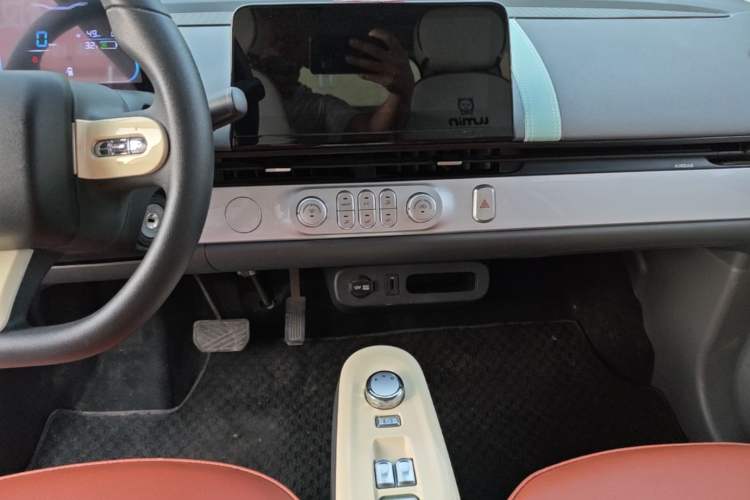 Used CHANGAN NEVO Lumin 2022 155 km – Refreshingly Sweet Edition Audio And AC Panel