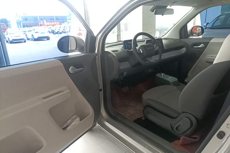 Used CHANGAN NEVO Lumin 2022 155 km – Refreshingly Sweet Edition Driver Seat