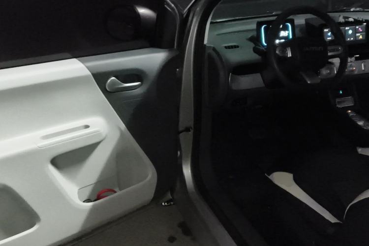 Used CHANGAN NEVO Lumin 2022 155 km – Refreshingly Sweet Edition Driver Seat