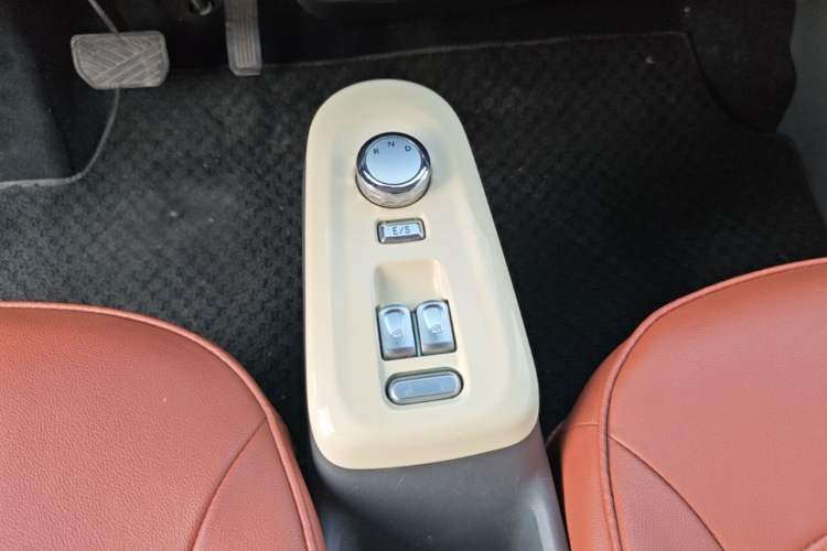 Used CHANGAN NEVO Lumin 2022 155 km – Refreshingly Sweet Edition Gear Lever