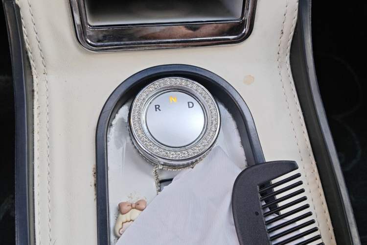 Used CHANGAN NEVO Lumin 2022 210km Sweet Edition Gear Lever