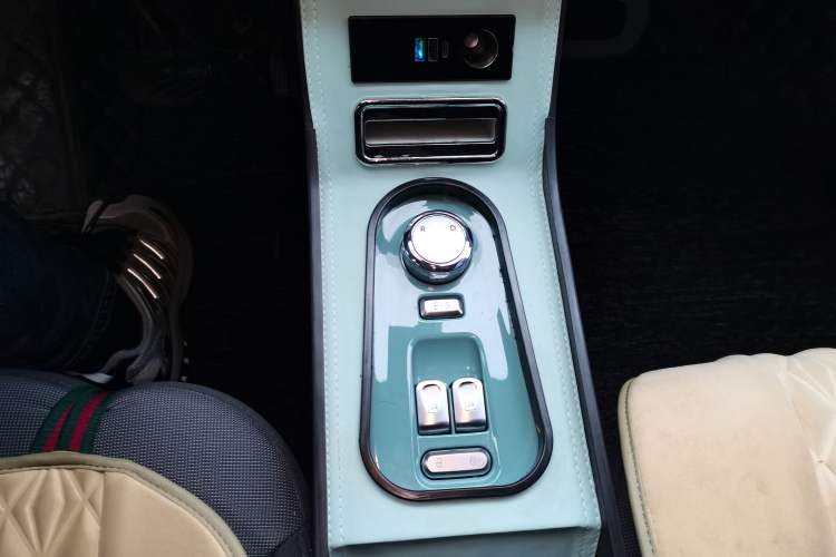 Used CHANGAN NEVO Lumin 2022 210km Sweet Edition Gear Lever