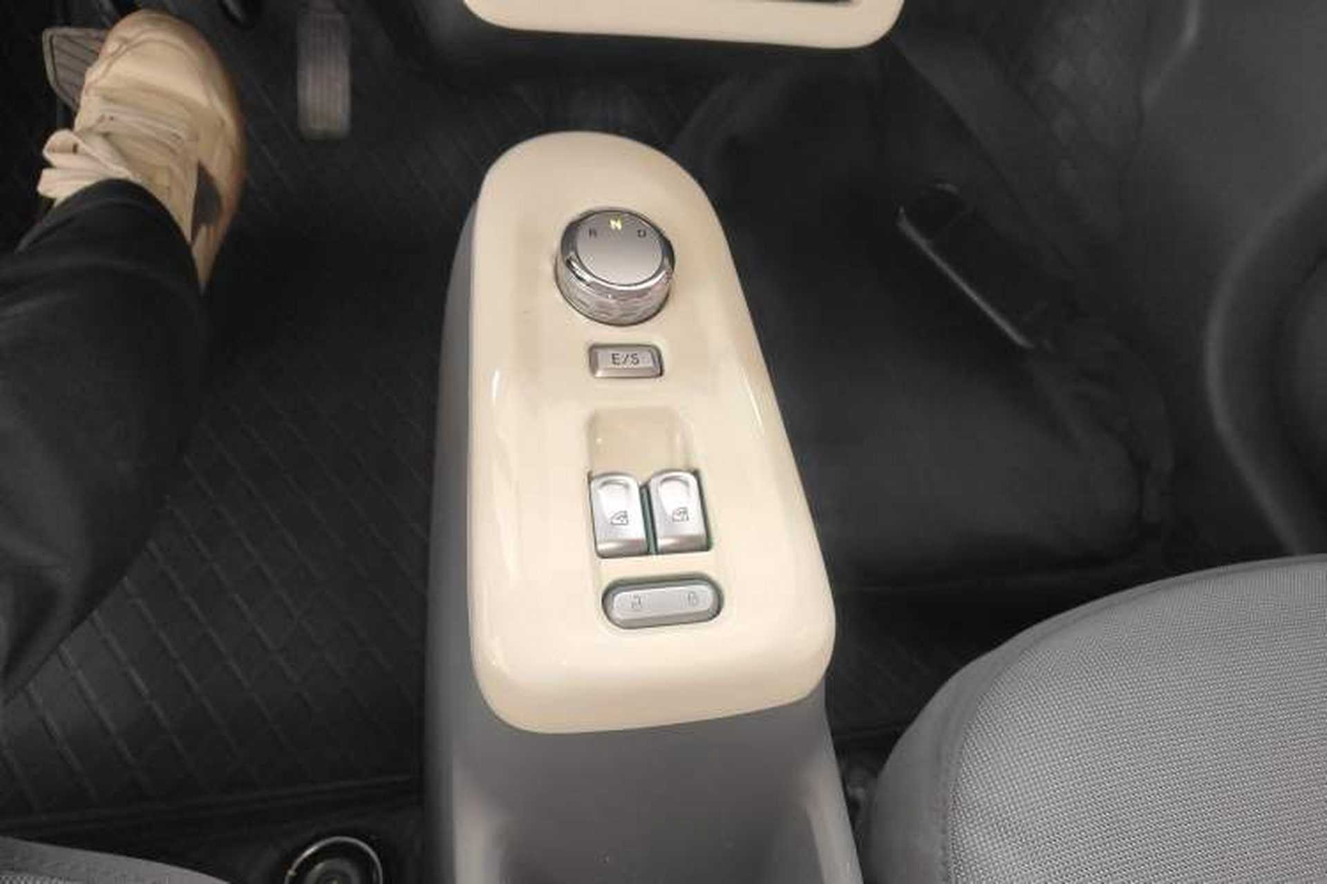 Used CHANGAN NEVO Lumin 2022 155 km – Refreshingly Sweet Edition Gear Lever