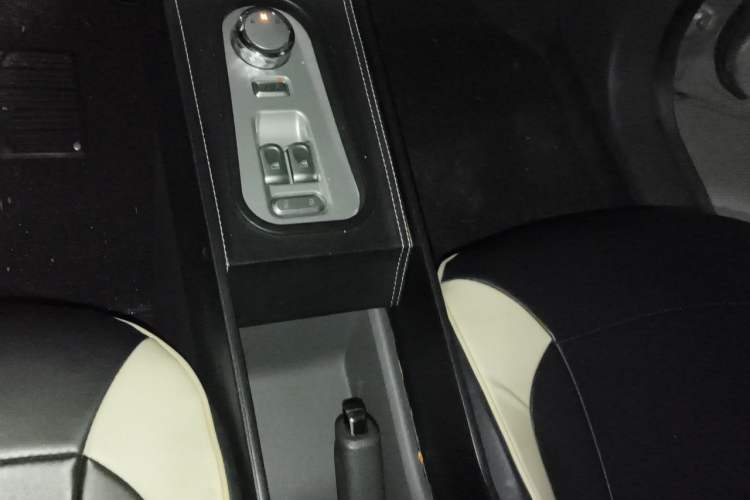Used CHANGAN NEVO Lumin 2022 155 km – Refreshingly Sweet Edition Gear Lever