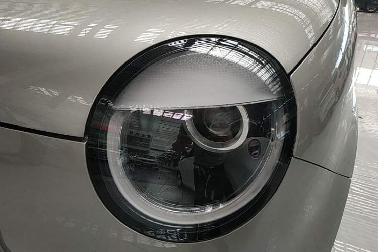 Used CHANGAN NEVO Lumin 2022 155 km – Refreshingly Sweet Edition Left Front Headlight