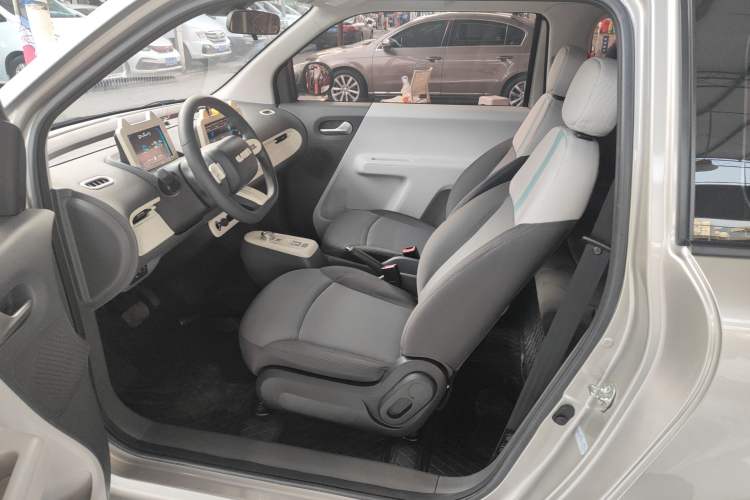 Used CHANGAN NEVO Lumin 2022 155 km – Refreshingly Sweet Edition Left Front Seat