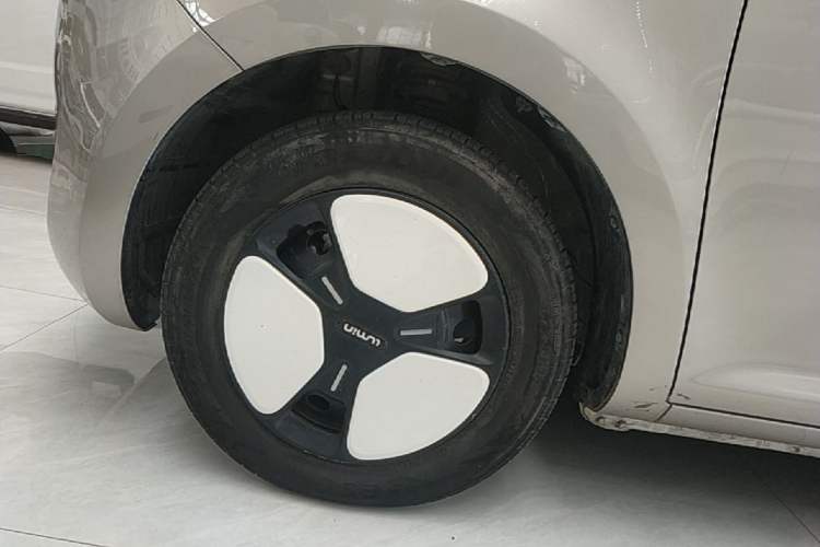 Used CHANGAN NEVO Lumin 2022 155 km – Refreshingly Sweet Edition Left Front Wheel Hub
