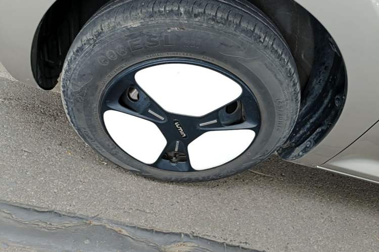 Used CHANGAN NEVO Lumin 2022 155 km – Refreshingly Sweet Edition Left Front Wheel Hub