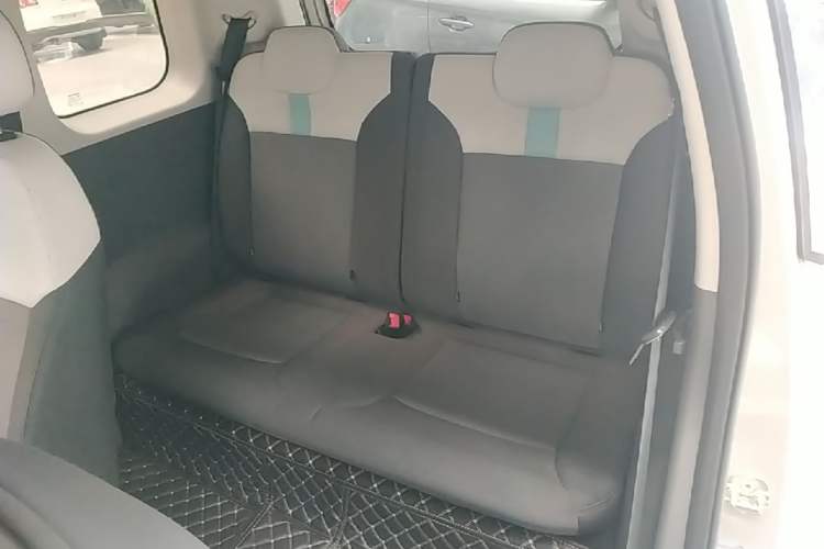 Used CHANGAN NEVO Lumin 2022 155 km – Refreshingly Sweet Edition Left Rear Seat