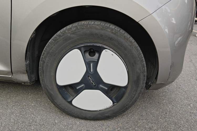 Used CHANGAN NEVO Lumin 2022 210km Sweet Edition Right Front Wheel Hub