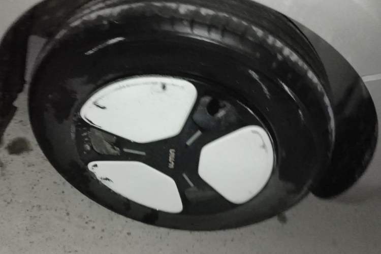 Used CHANGAN NEVO Lumin 2022 155 km – Refreshingly Sweet Edition Right Front Wheel Hub