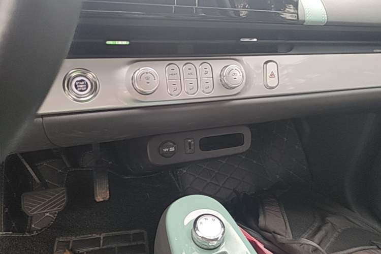 Used CHANGAN NEVO Lumin 2022 210km Sweet Edition Audio And AC Panel