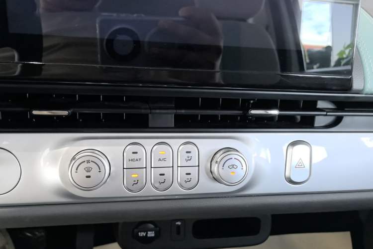 Used CHANGAN NEVO Lumin 2022 301km Honey-Sweet Version Audio And AC Panel