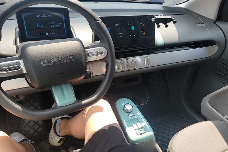 Used CHANGAN NEVO Lumin 2022 155 km – Refreshingly Sweet Edition Center Console