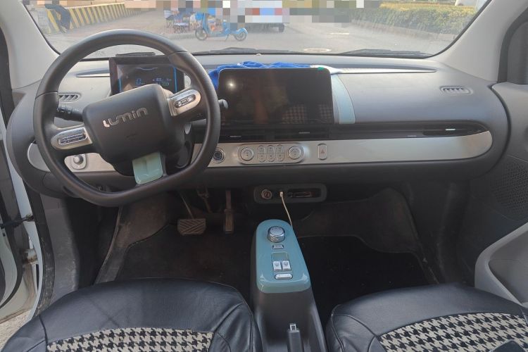 Used CHANGAN NEVO Lumin 2022 210km Sweet Edition Center Console