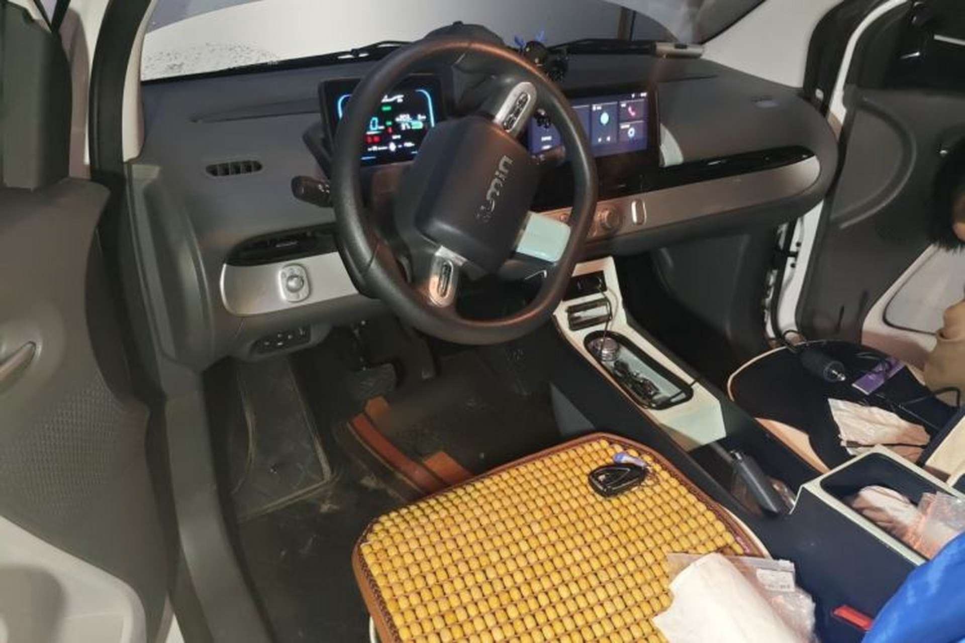 Used CHANGAN NEVO Lumin 2022 210km Sweet Edition Center Console
