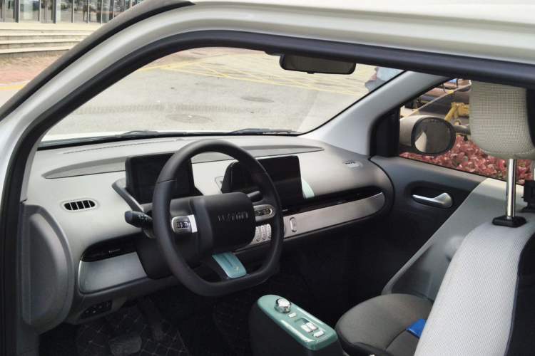 Used CHANGAN NEVO Lumin 2022 155 km – Refreshingly Sweet Edition Center Console