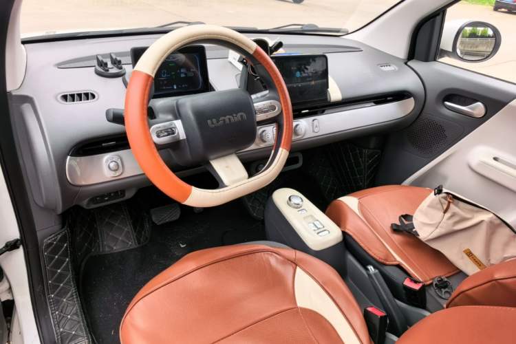 Used CHANGAN NEVO Lumin 2022 210km Sweet Edition Center Console